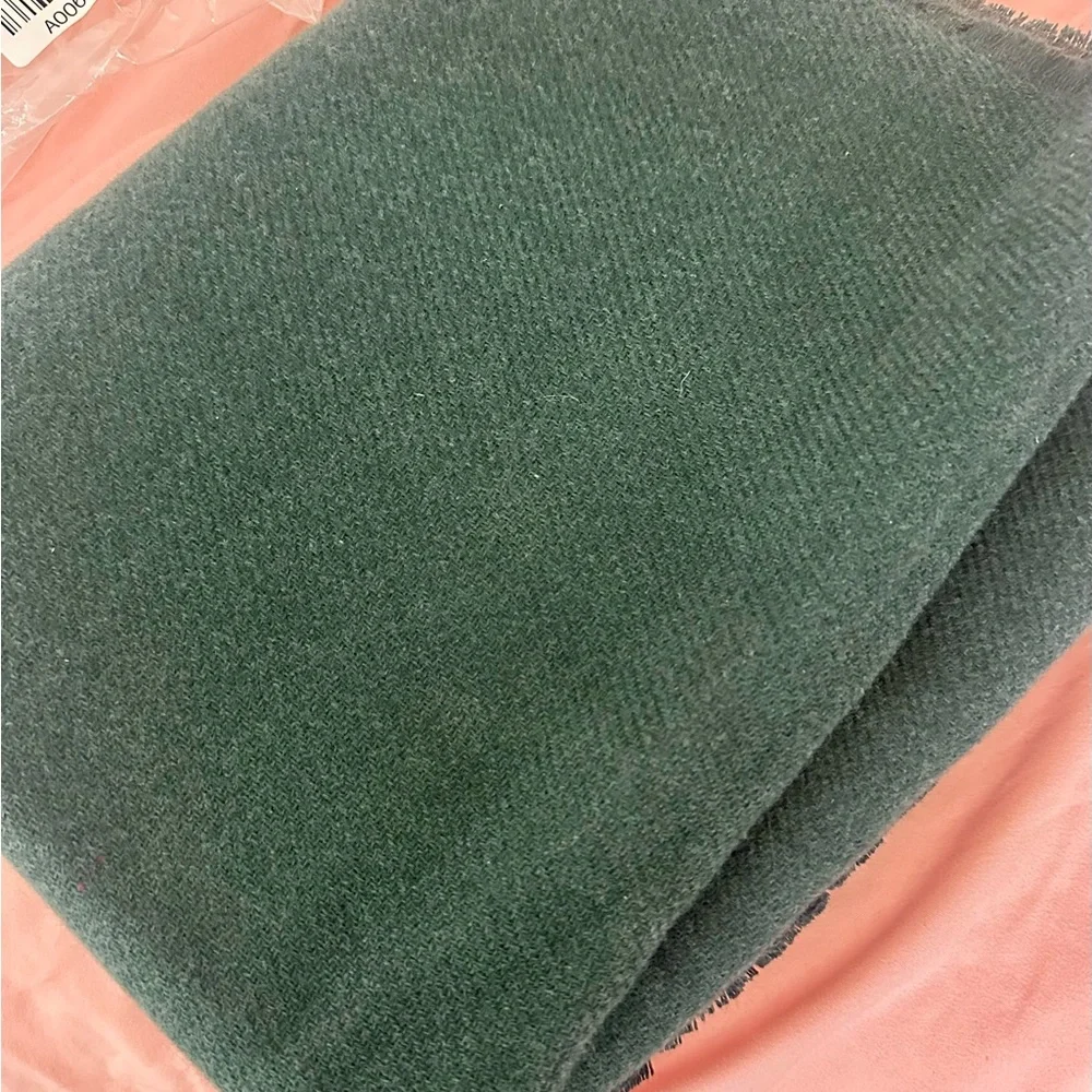 NWT Banana Republic Luxury Unisex Forest Green Wrap $50 - Picture 3 of 4